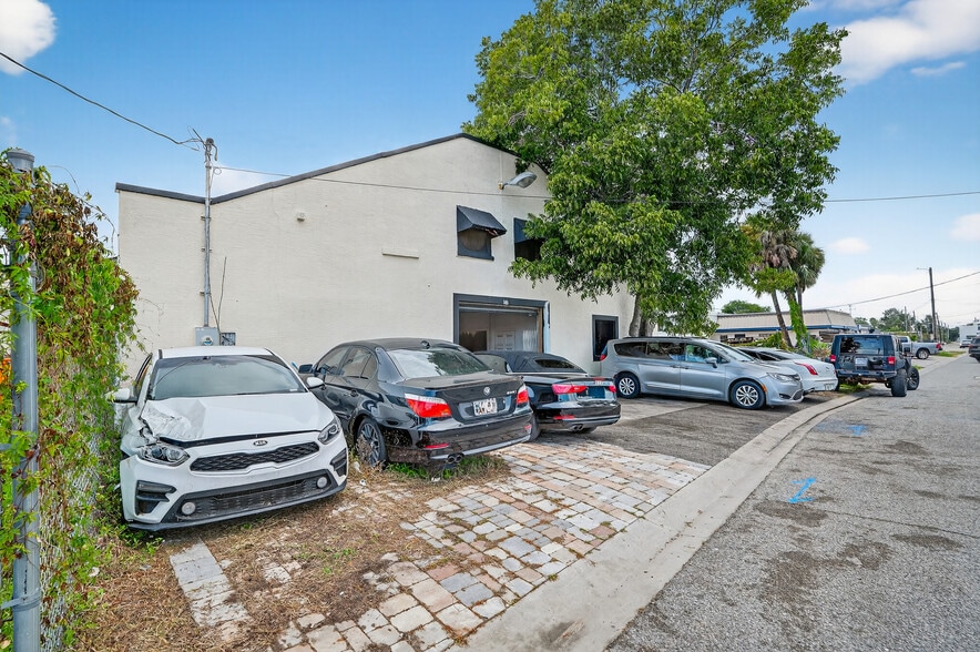 More Photos Of 142 S Charles St, Daytona Beach Warehouse For Sale