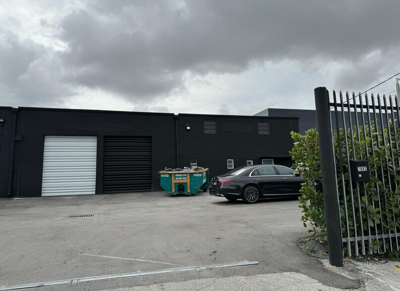 More Photos Of 7880-7882 NW 56th St, Miami Warehouse For Lease