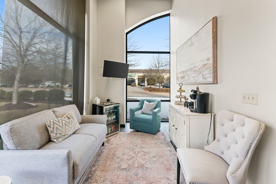 More Photos Of 3945 N Vantage Dr, Fayetteville Office For Sale