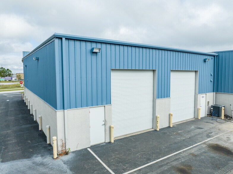 More Photos Of 1501 Sarasota Center Blvd, Sarasota Warehouse For Lease