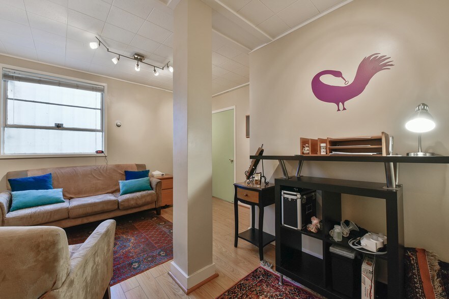 More Photos Of 2929 Summit St, Oakland Office For Lease
