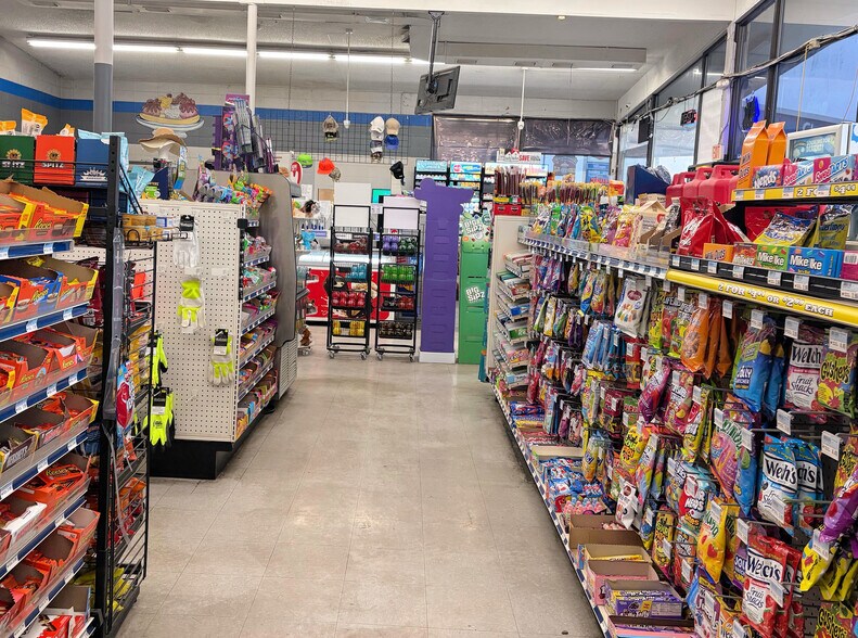 More Photos Of 4020 E Seltice Way, Post Falls Service Station For Sale