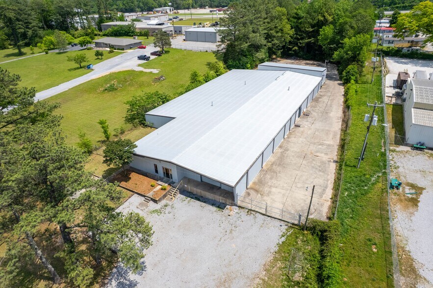 More Photos Of 835 McEntire Ln, Decatur Warehouse For Lease
