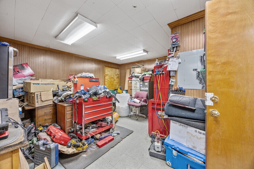 More Photos Of 1021 E Hendron Chapel Rd, Knoxville Manufacturing For Sale