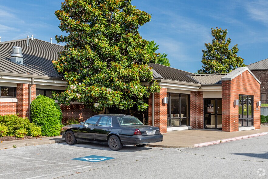 More Photos Of 5330 Willow Creek Dr, Springdale Medical For Lease