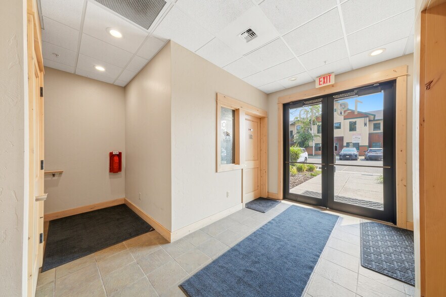 More Photos Of 1940 W Dickerson St, Bozeman Office For Lease