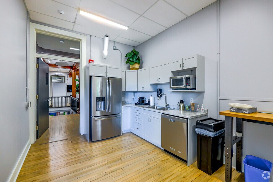 More Photos Of 300 King St S, Whitby Office For Sale