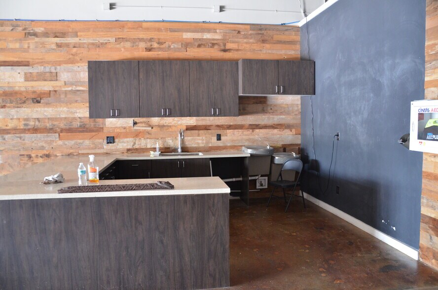 More Photos Of 996 Huff Rd NW, Atlanta Warehouse For Lease