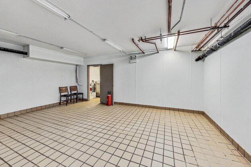 More Photos Of 1359 N Milwaukee Ave, Chicago Restaurant For Sale