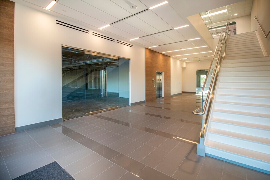 More Photos Of 9000 W Thunderbird Rd, Peoria Medical For Lease