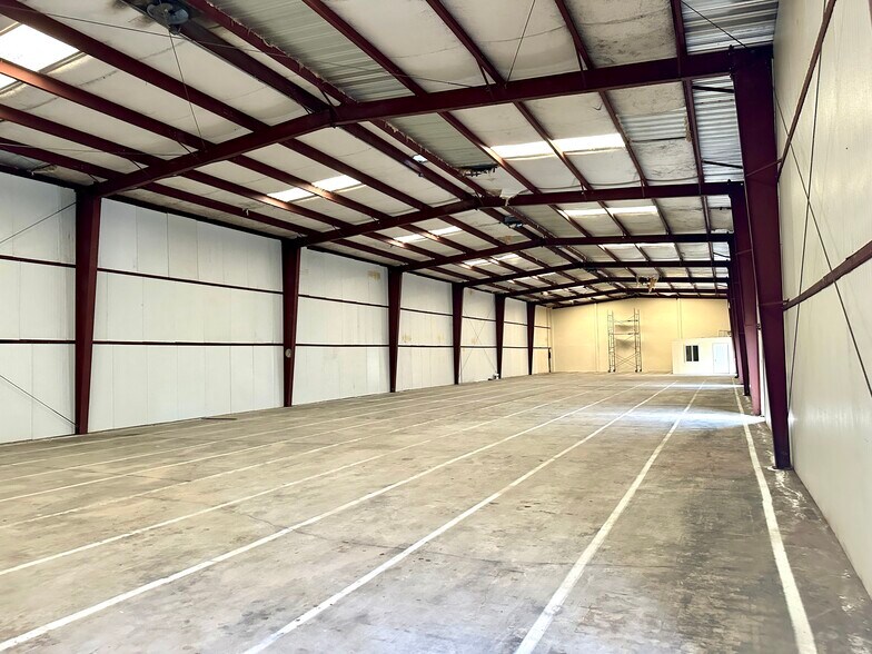 More Photos Of 250 Commerce Ave, Atwater Warehouse For Lease