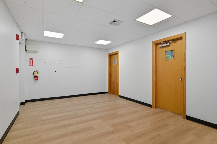 More Photos Of 52 East St, Ludlow General Retail For Lease