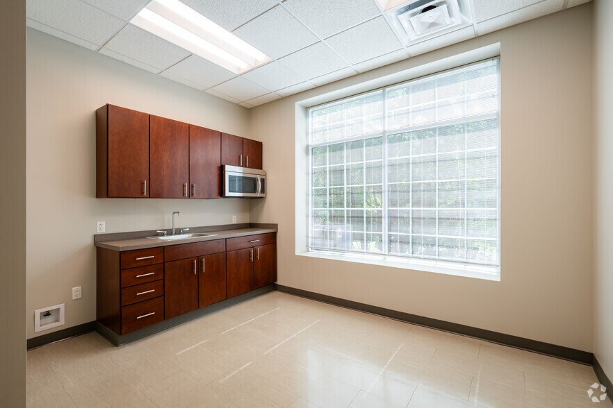 More Photos Of 52 S Union Rd, Buffalo Medical For Lease