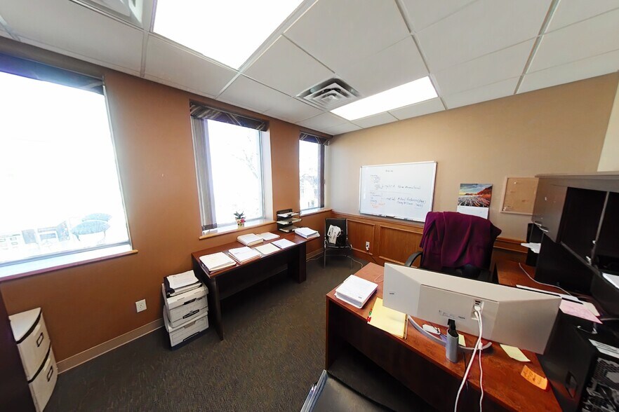 More Photos Of 4815 50 Av, Red Deer Office For Lease