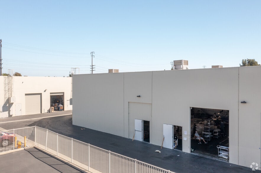 More Photos Of 5445 Oceanus Dr, Huntington Beach Warehouse For Lease