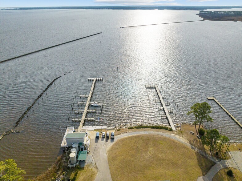 More Photos Of 738 E Main St, Belhaven Hotel For Sale