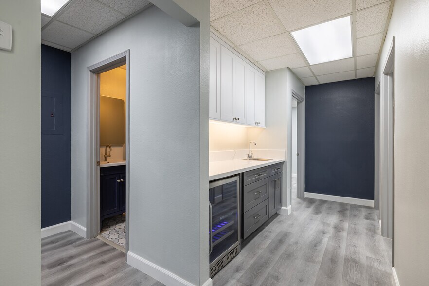 More Photos Of 2900 Bristol St, Costa Mesa Office For Sale