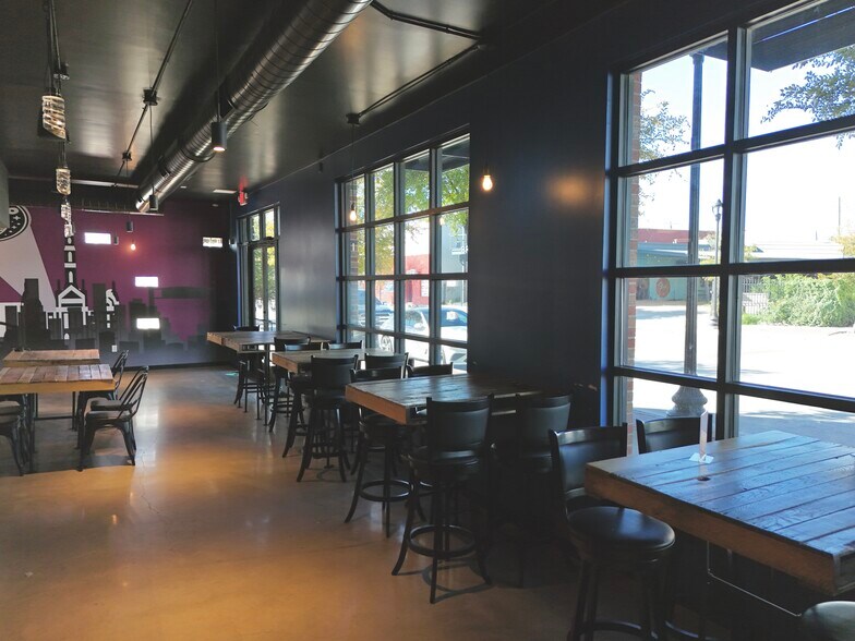 More Photos Of 1001-1007 S Main St, Fort Worth Restaurant For Lease