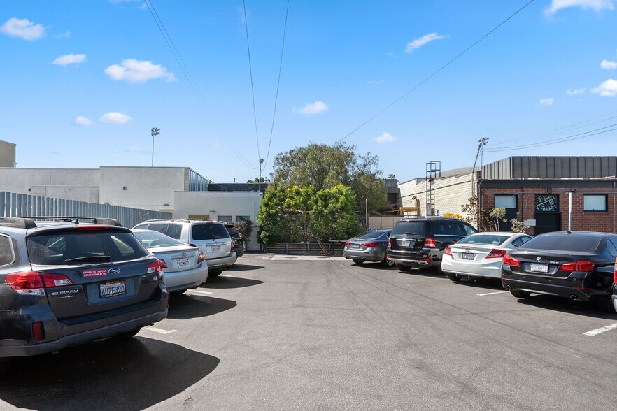 More Photos Of 1618 Ocean Park Blvd, Santa Monica Restaurant For Sale