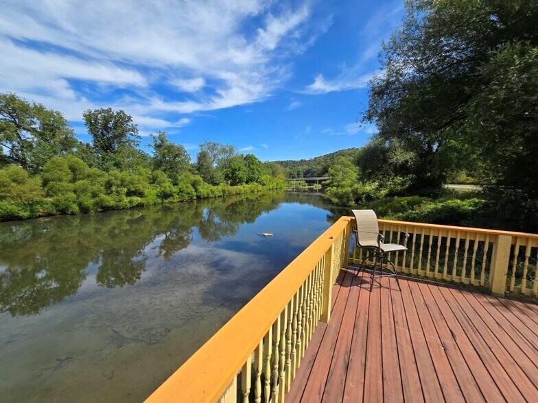 More Photos Of 604 Oak Ridge Rd, Oak Ridge Hotel For Sale
