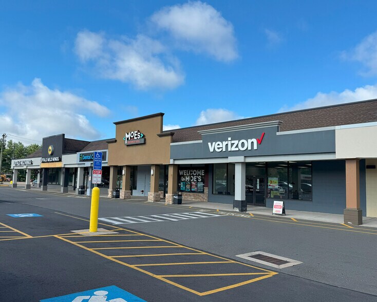 More Photos Of 700-800 Queen St, Southington Unknown For Lease