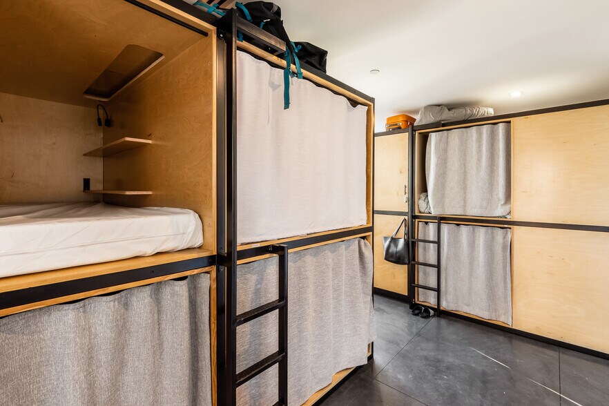 More Photos Of 2478 Penmar Ave, Venice Dormitory For Sale