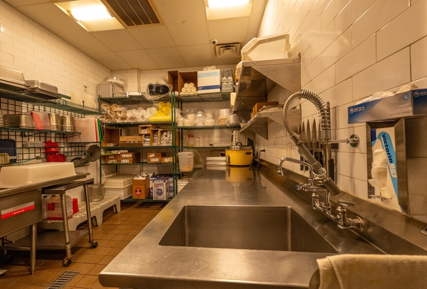 More Photos Of 84 Rt 17, East Rutherford General Retail For Lease