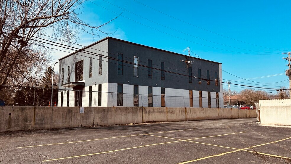 More Photos Of 33505 State St, Farmington Hills Office For Lease