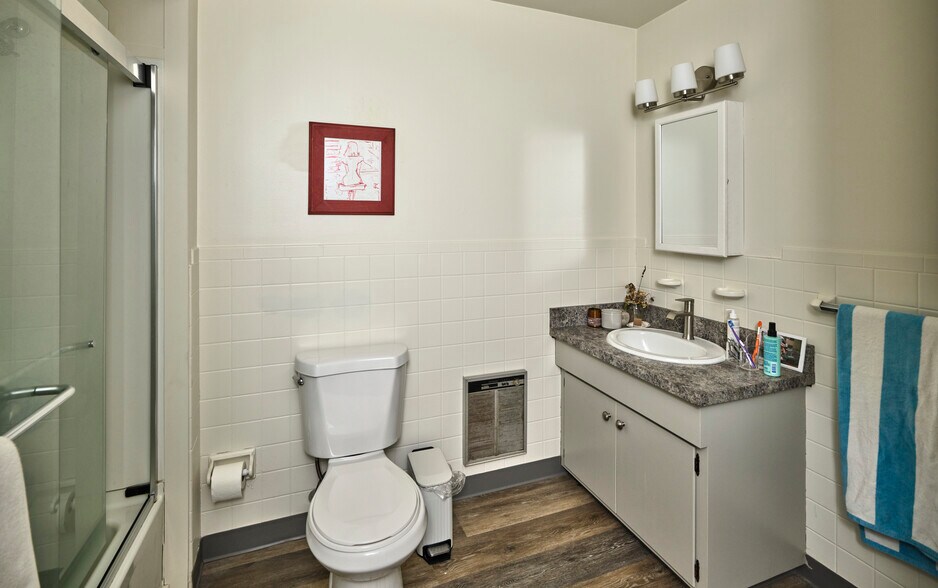 More Photos Of 47 Bridge St, Lambertville Restaurant For Sale