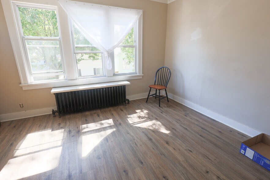 More Photos Of 3700 E Pulaski Ave, Cudahy General Retail For Sale