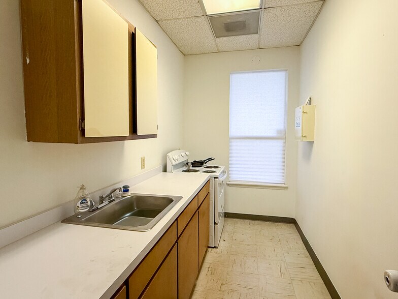 More Photos Of 2413 Savannah Hwy, Charleston Office For Lease