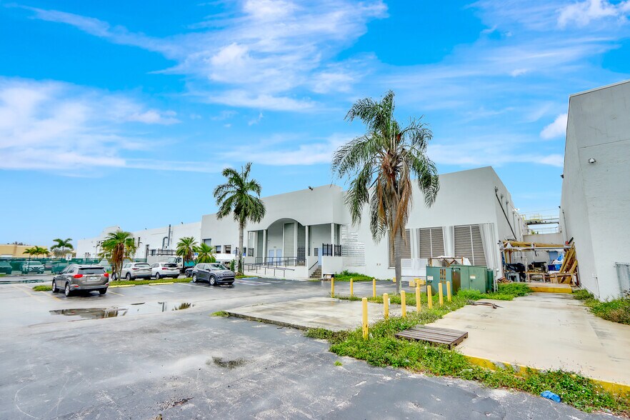 More Photos Of 12900 NW 38th Ave, Opa Locka Warehouse For Lease
