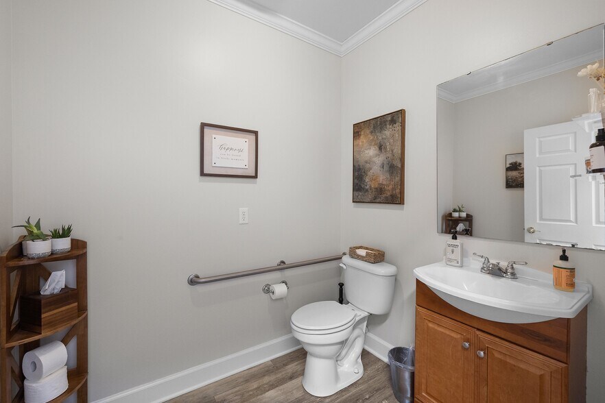 More Photos Of 833 Durham Rd, Wake Forest Medical For Lease