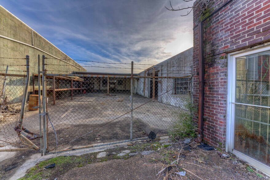More Photos Of 2489 Parkway Pl, Memphis Warehouse For Sale