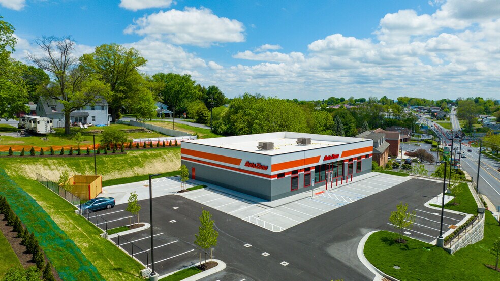 More Photos Of 1235 S Market St, Elizabethtown General Retail For Sale