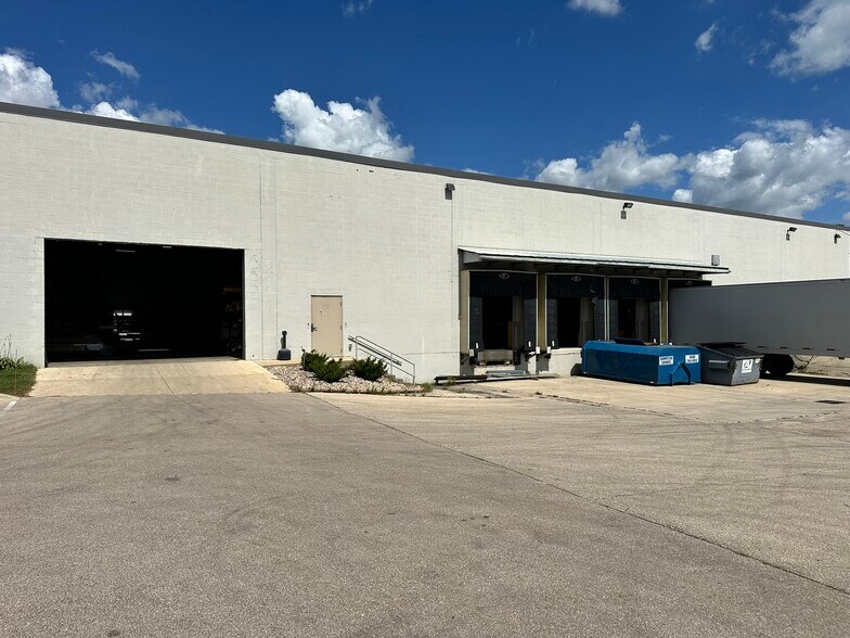 More Photos Of 515 Atlas Ave, Madison Manufacturing For Lease