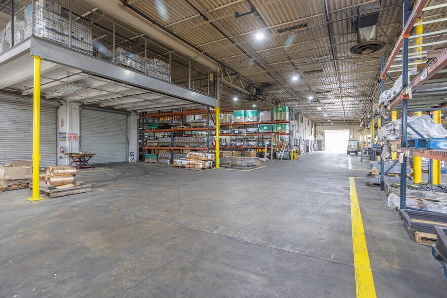 More Photos Of 4700 S Edgewood Ter, Fort Worth Distribution For Lease