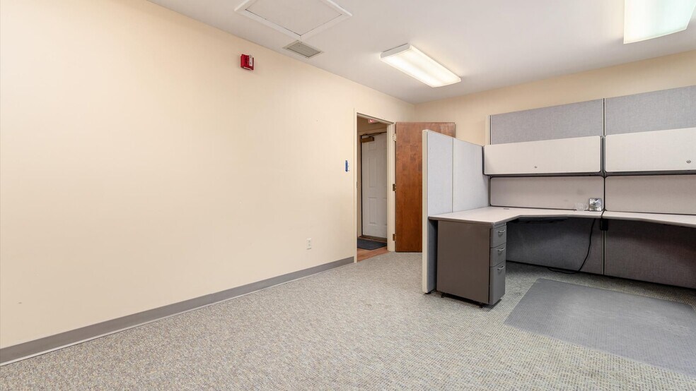 More Photos Of 172 S Friendship Dr, New Concord Medical For Sale