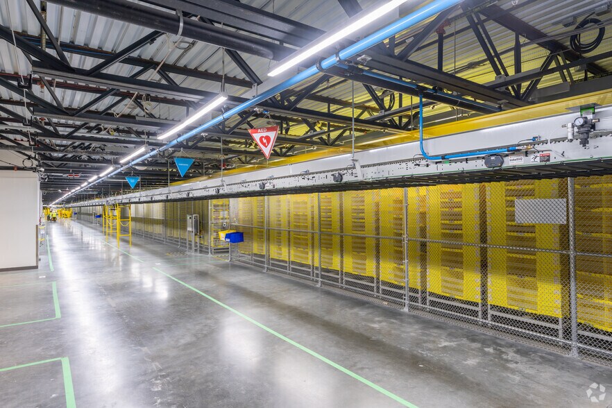 More Photos Of 1025 Boxwood Rd, Wilmington Distribution For Lease