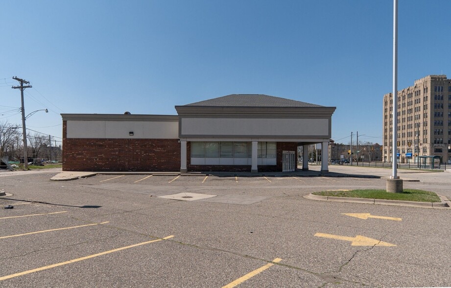 More Photos Of 2590 W Grand Blvd, Detroit Drugstore For Sale