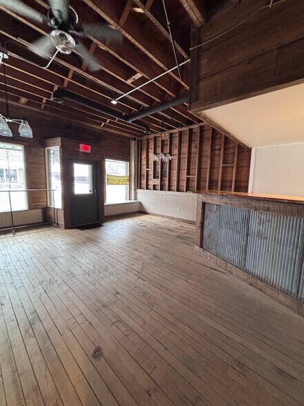 More Photos Of 73 W State Rd, Newaygo Storefront For Lease