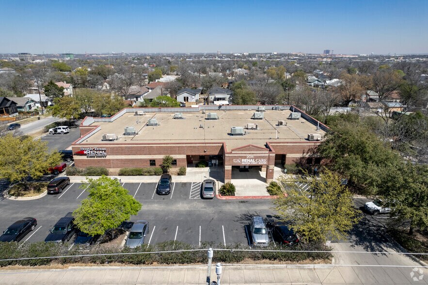 More Photos Of 2011 E Houston St, San Antonio Medical For Lease