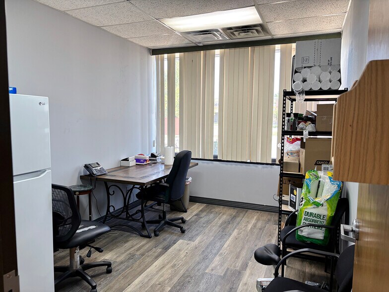 More Photos Of 4326 SW 21st St, Oklahoma City Warehouse For Lease