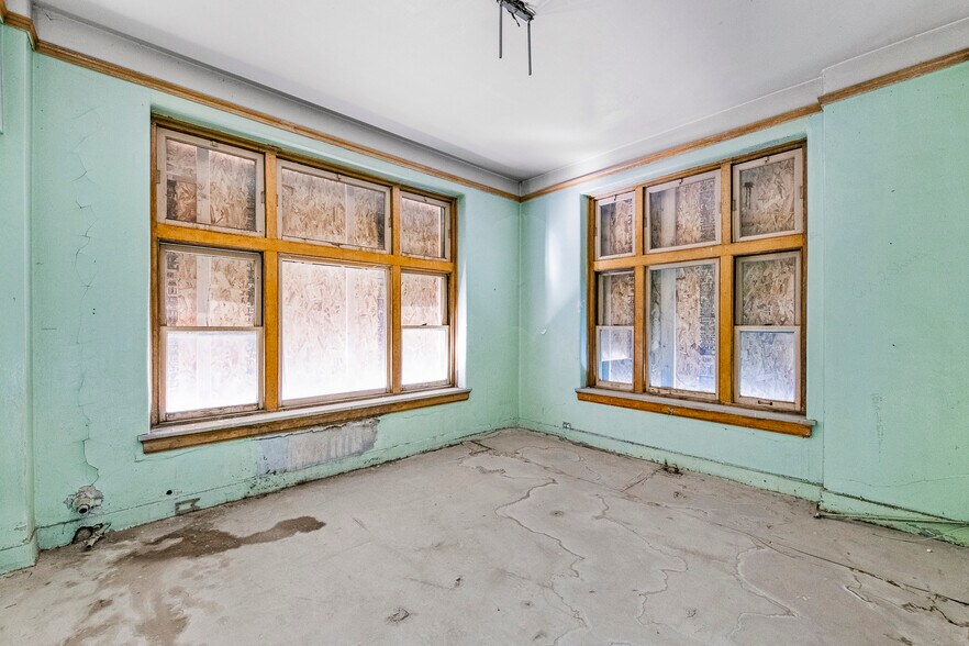 More Photos Of 502 S Main St, Rock Springs General Retail For Sale