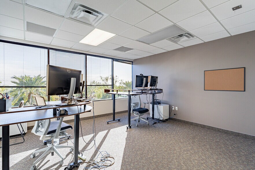More Photos Of 7310 N 16th St, Phoenix Office For Lease