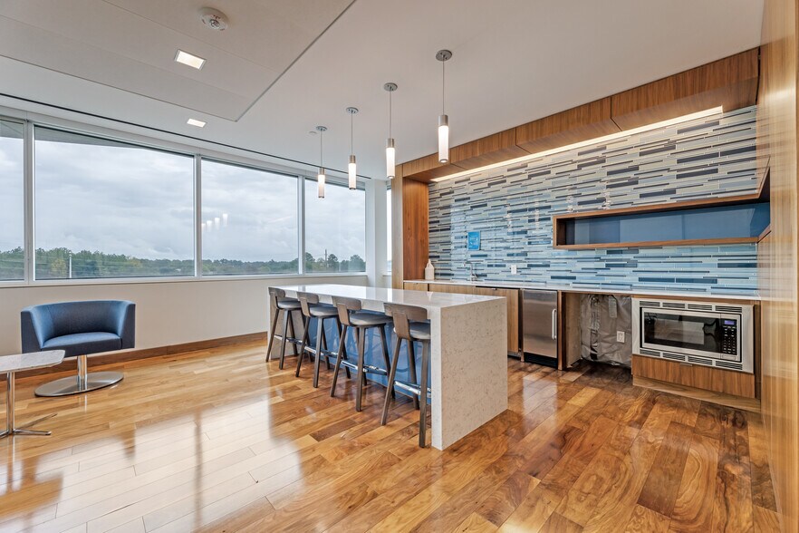 More Photos Of 17021 Aldine Westfield Rd, Houston Office For Sale