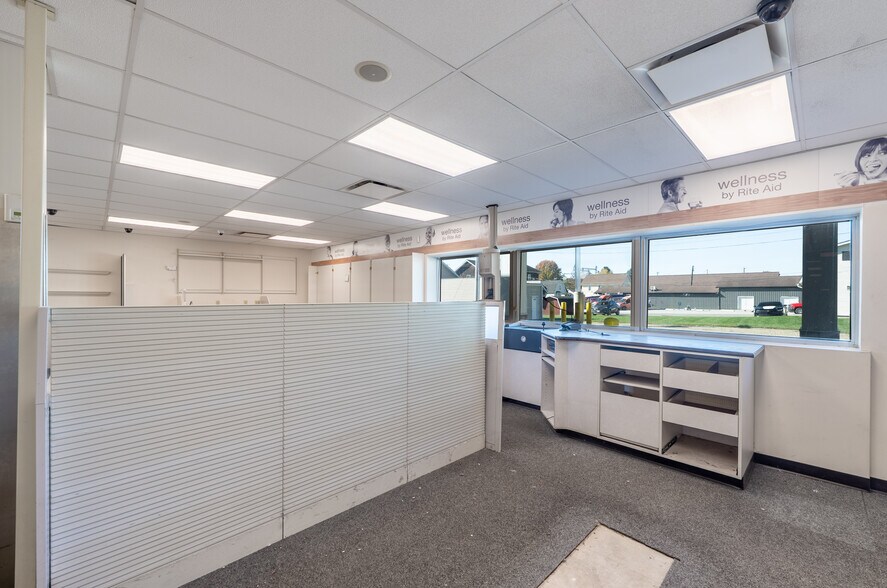 More Photos Of 705 W High Ave, New Philadelphia Drugstore For Lease