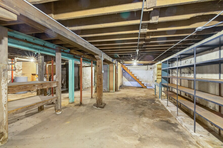 More Photos Of S101 S Main St, Nelson General Retail For Sale