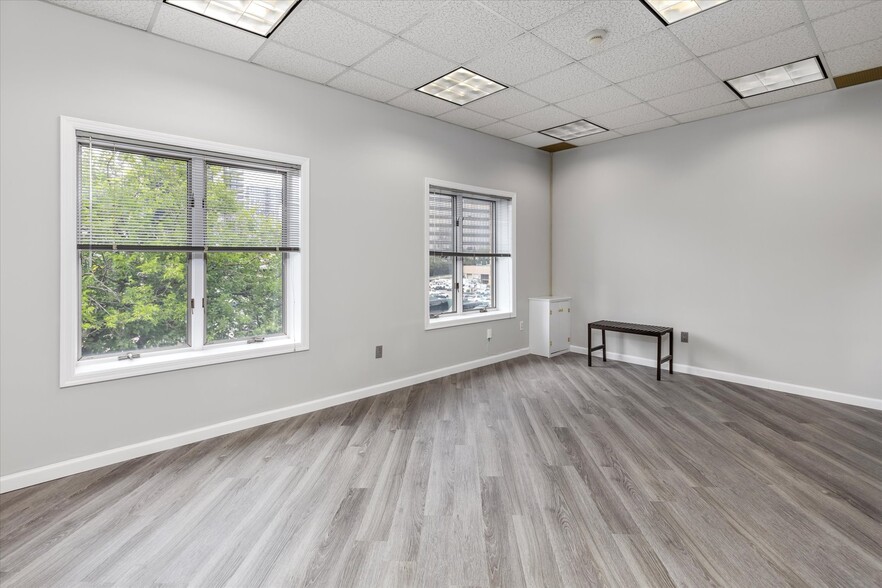 More Photos Of 2035 Lemoine Ave, Fort Lee Storefront Retail Office For Lease