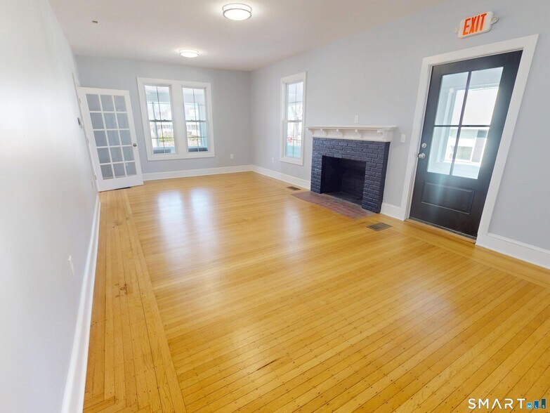 More Photos Of 132 Boston Post Rd, East Lyme Freestanding For Lease